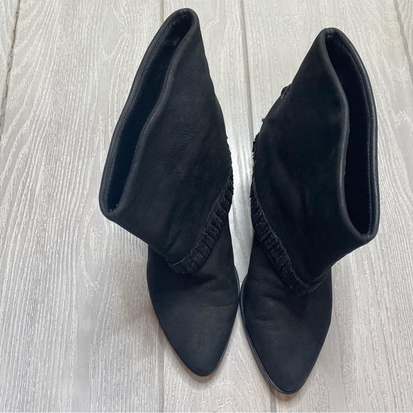 B. MAKOWSKY WOMENS BLACK LEATHER MADDISON WEDGE BOOTS SIZE 8 - Picture 3 of 12